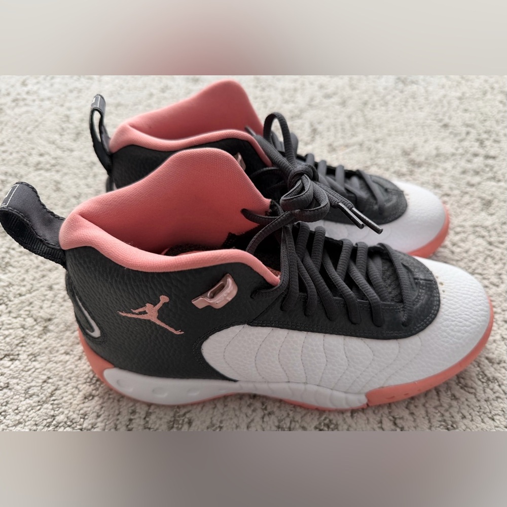 Nike Air Jordan Jump man Pro girls basketball shoes Sz 5Y White, Black, & Pink